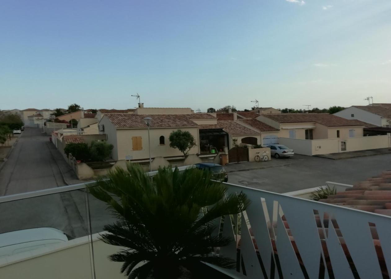 Appartement Au Dessus De La Maison Du Saunier 생 드 지로 외부 사진